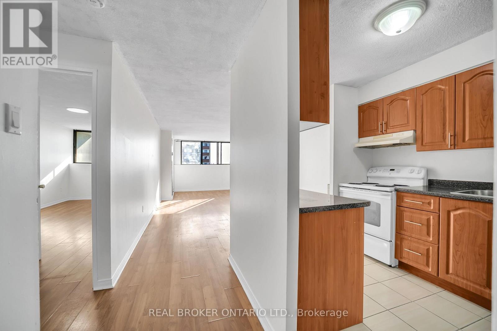 810 - 10 Tapscott Road, Toronto, Ontario M1B 3L9 - Photo 5 - E13642772