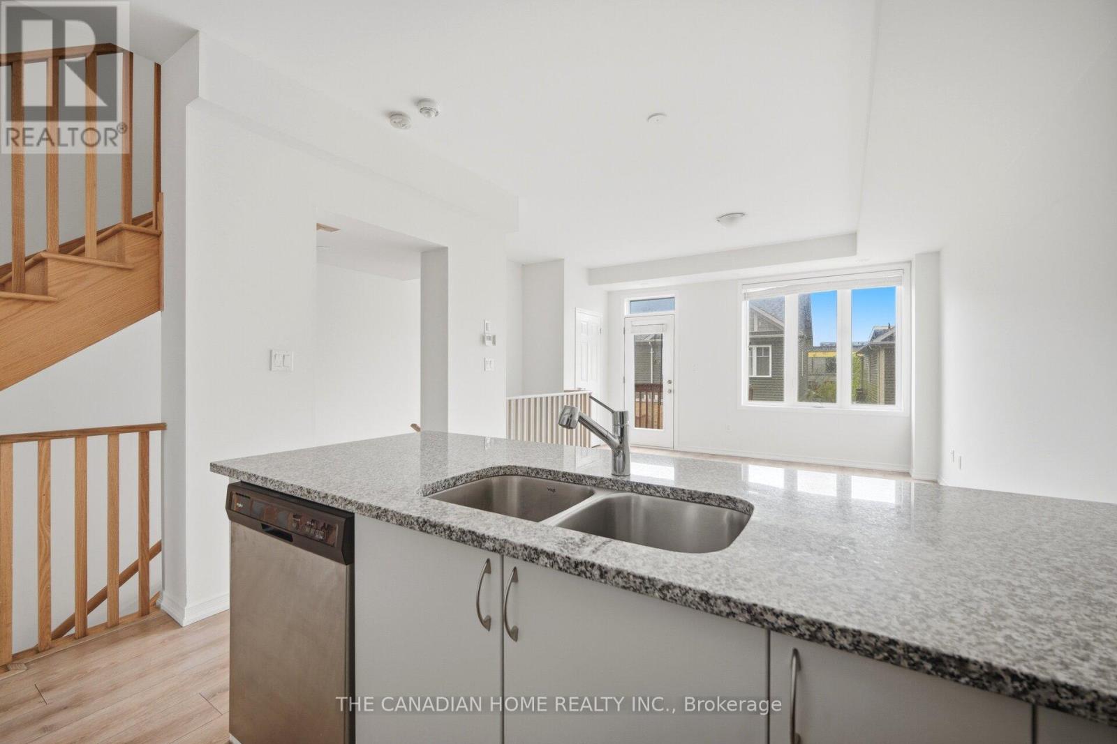 99 Danzatore Path, Oshawa, Ontario  L1L 0P9 - Photo 10 - E13642792