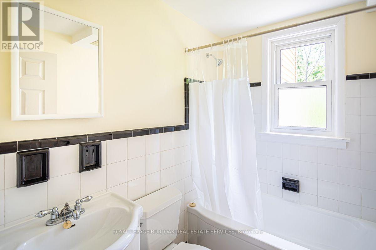 2 - 718 Ross Street, Burlington, Ontario  L7S 1S2 - Photo 10 - W13642736