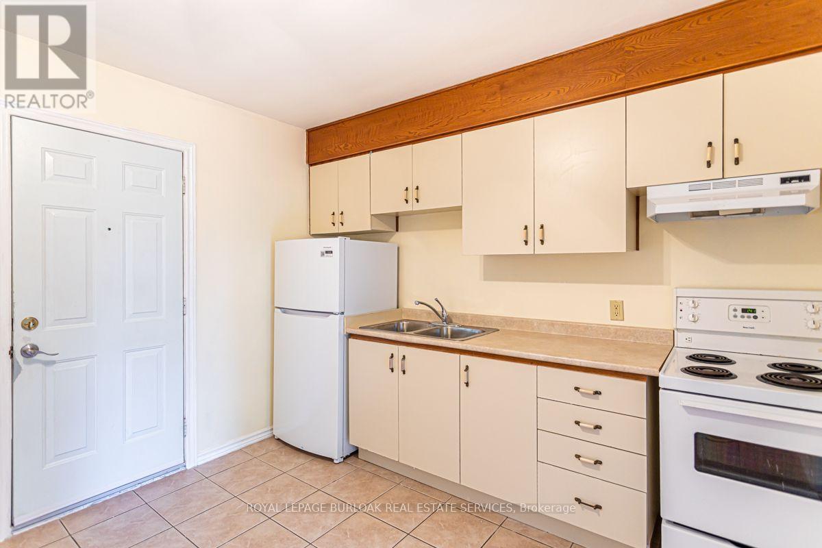 2 - 718 Ross Street, Burlington, Ontario  L7S 1S2 - Photo 5 - W13642736