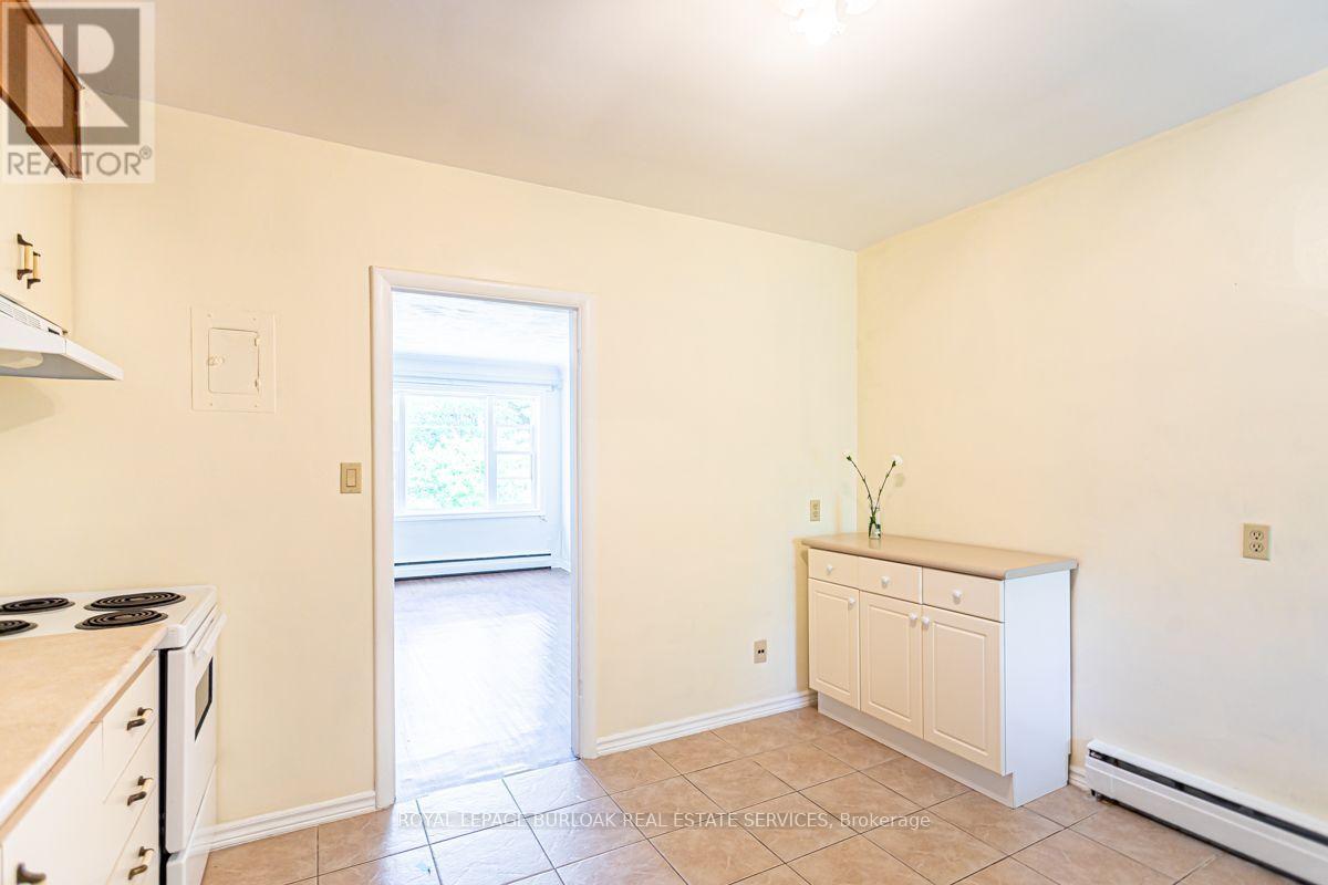 2 - 718 Ross Street, Burlington, Ontario  L7S 1S2 - Photo 8 - W13642736
