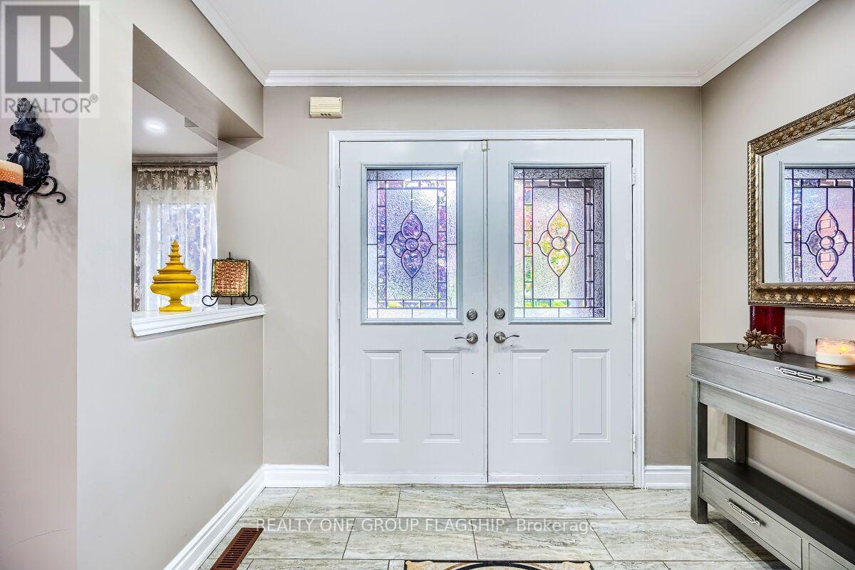 5846 Tenth Line W, Mississauga, Ontario  L5M 6V3 - Photo 3 - W13642768