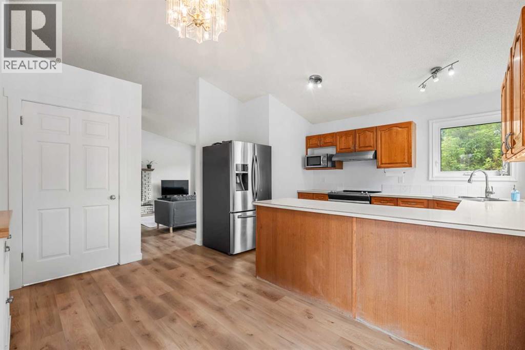 1667 Meadowbrook Drive SE, Airdrie, Alberta  T4A 2A4 - Photo 10 - A2321424