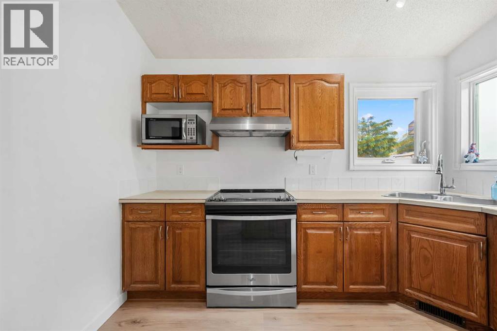 1667 Meadowbrook Drive SE, Airdrie, Alberta  T4A 2A4 - Photo 11 - A2321424