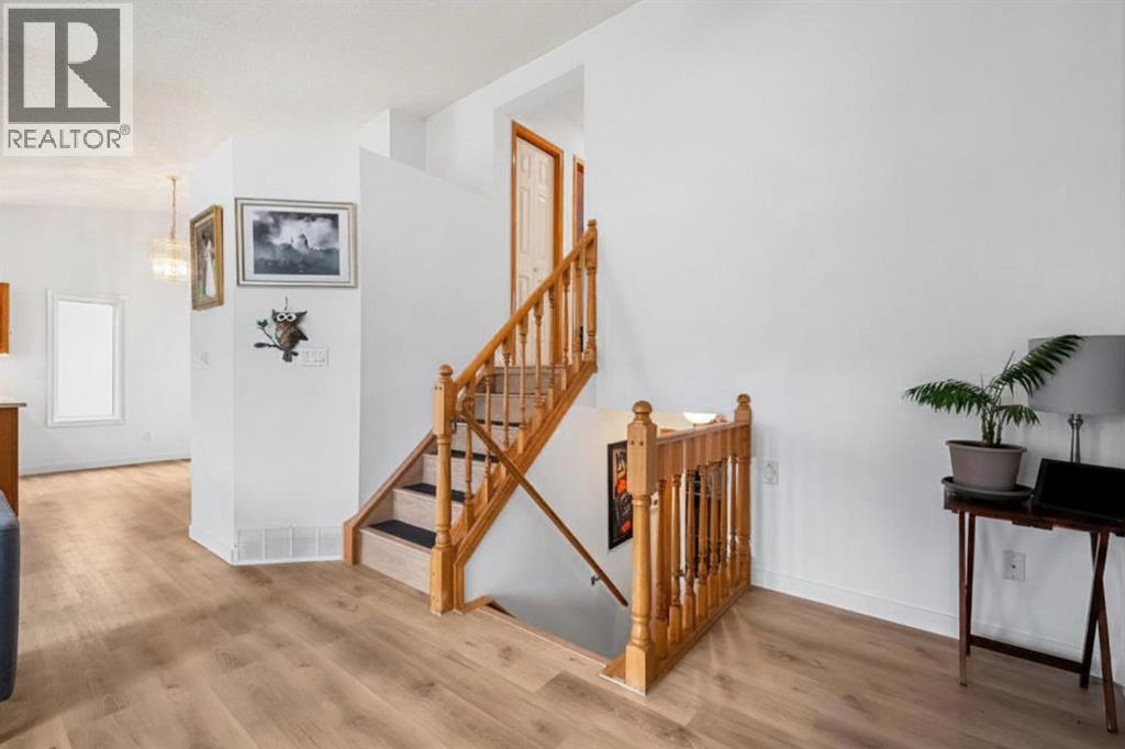 1667 Meadowbrook Drive SE, Airdrie, Alberta  T4A 2A4 - Photo 7 - A2321424