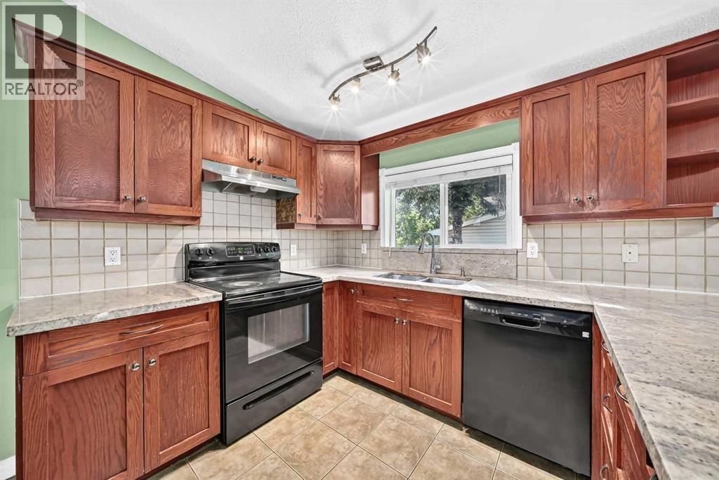 4628 Verona Drive NW, Calgary, Alberta  T3A 0P4 - Photo 4 - A2329648
