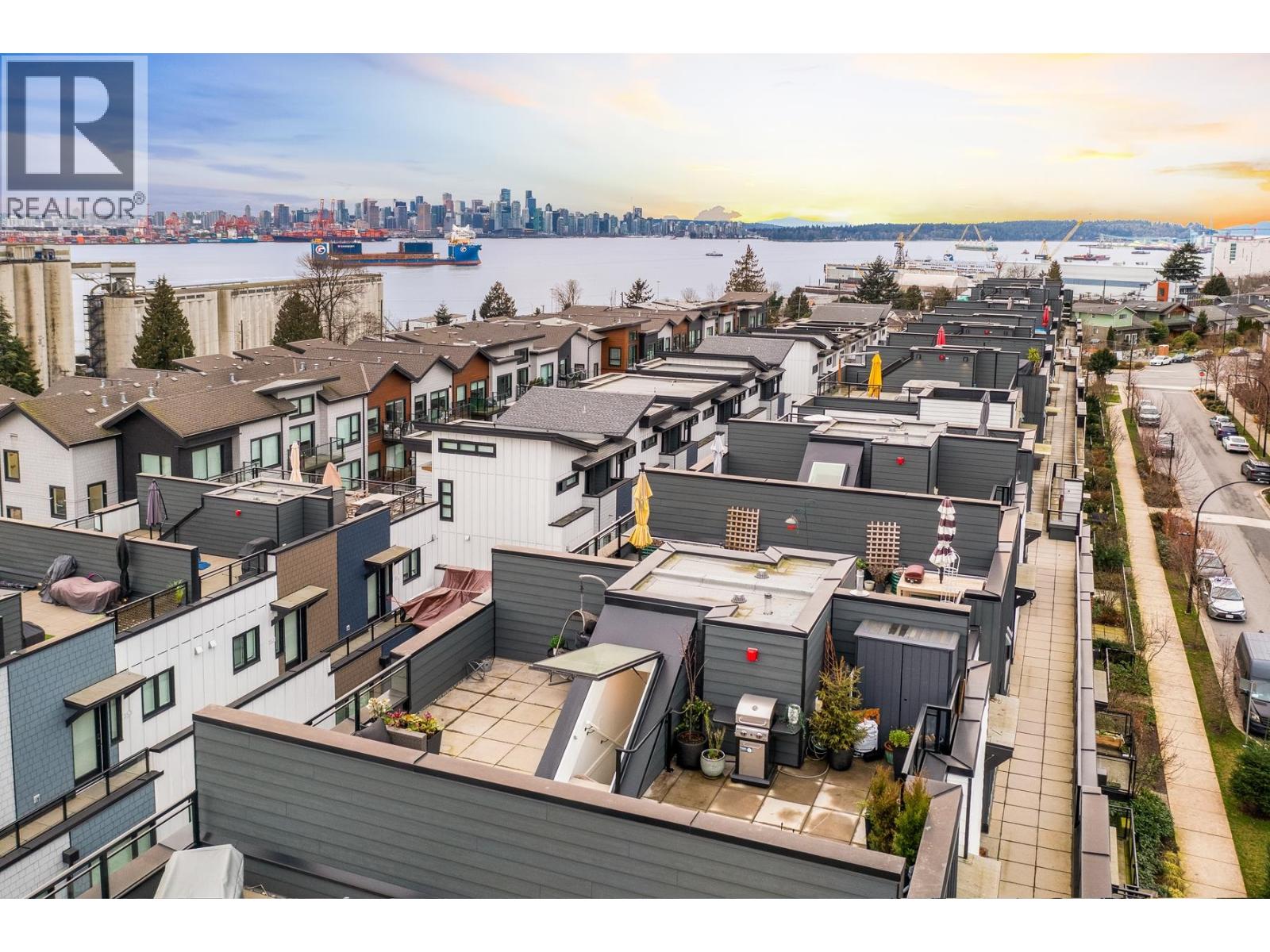 444 545 E 2ND STREET, North Vancouver, British Columbia