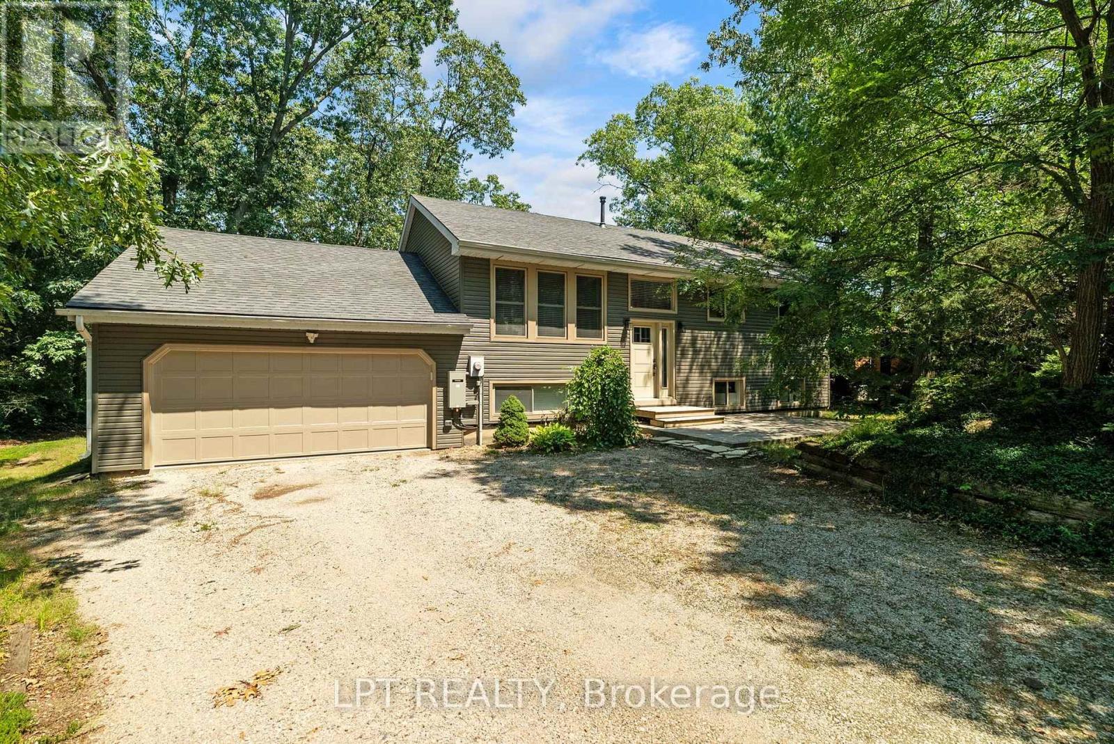 7806 Alfred Crescent, Lambton Shores, Ontario  N0M 2L0 - Photo 3 - X13642816