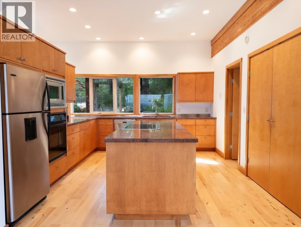 1301 Sunset Road, Bowen Island, British Columbia  V0N 1G2 - Photo 11 - R3143668