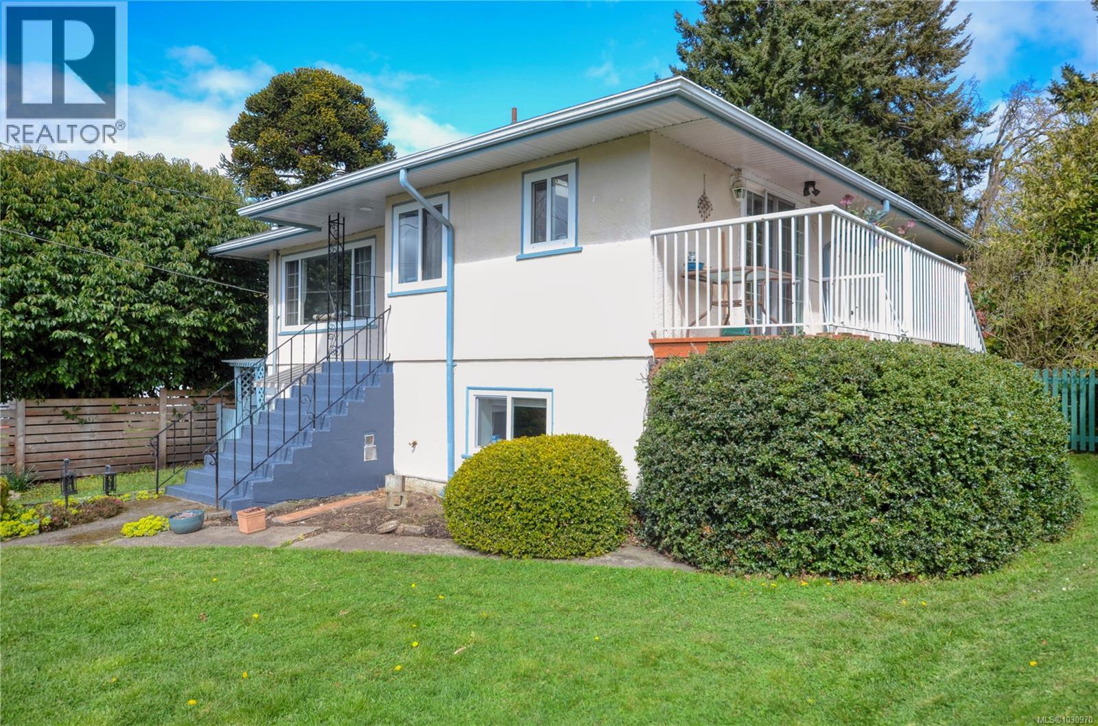 1044 Wollaston St, Esquimalt, British Columbia  V9A 5B4 - Photo 2 - 1030970