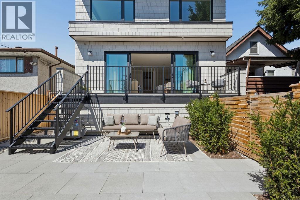 3 2124 E 8 AVENUE, Vancouver, British Columbia