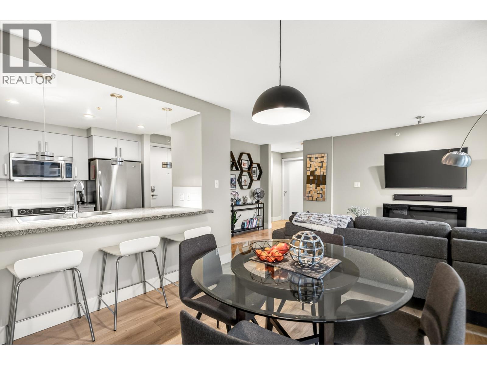 604 2959 Glen Drive, Coquitlam, British Columbia V3B 0B8 - Photo 2 - R3153219