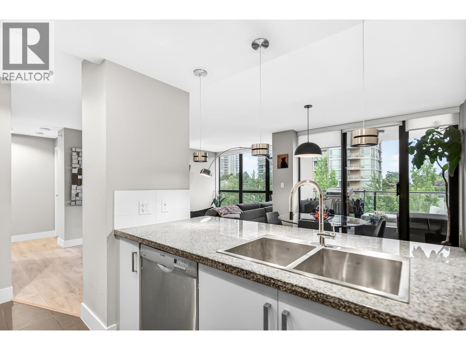 604 2959 Glen Drive, Coquitlam, British Columbia V3B 0B8 - Photo 3 - R3153219