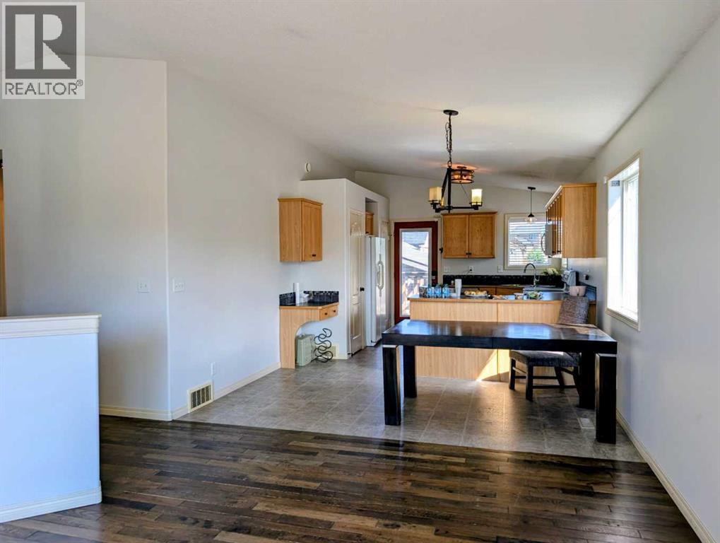 95 Inglewood Drive, Red Deer, Alberta  T4R 0B2 - Photo 5 - A2291723