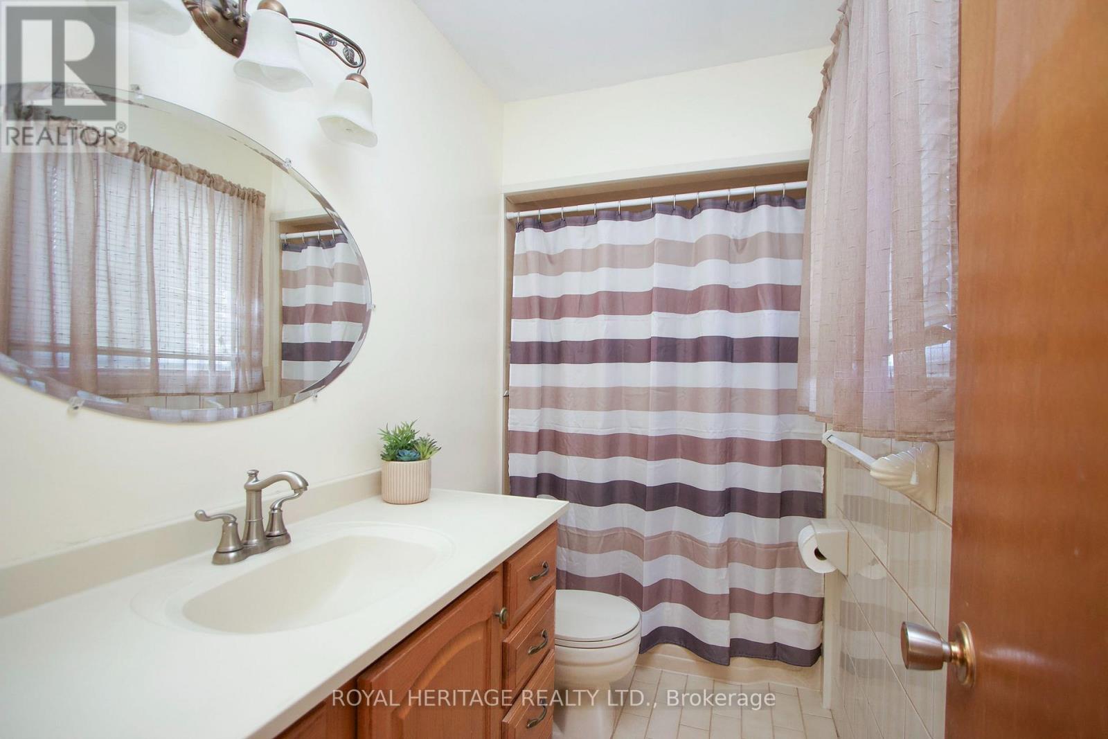 718 Annes Street, Whitby, Ontario  L1N 6B2 - Photo 12 - E13642860