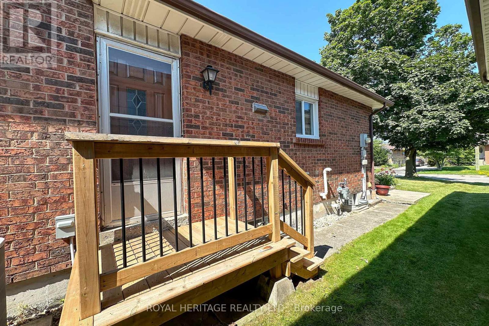 718 Annes Street, Whitby, Ontario  L1N 6B2 - Photo 21 - E13642860