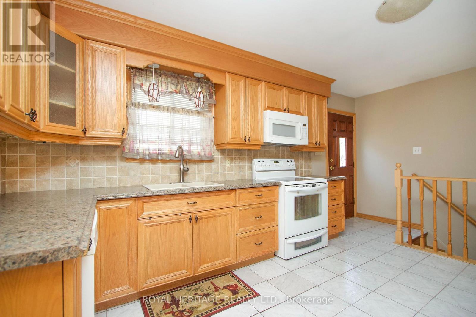 718 Annes Street, Whitby, Ontario  L1N 6B2 - Photo 6 - E13642860