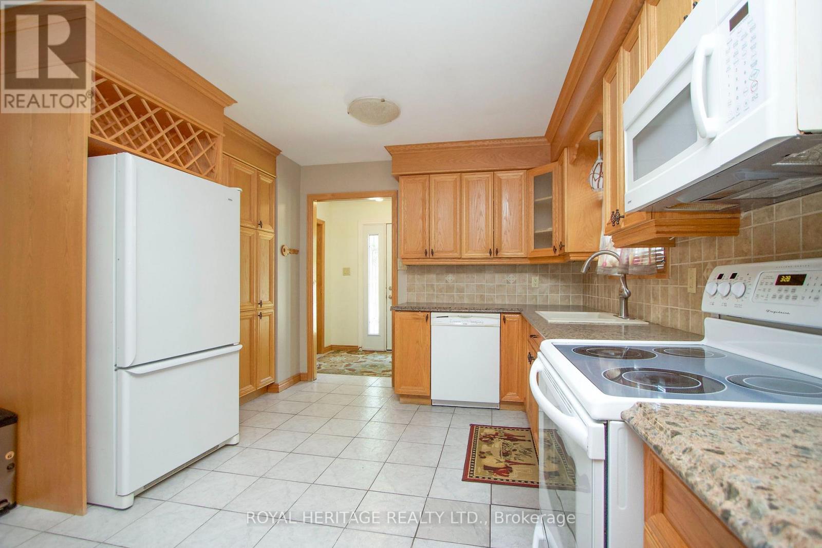 718 Annes Street, Whitby, Ontario  L1N 6B2 - Photo 7 - E13642860