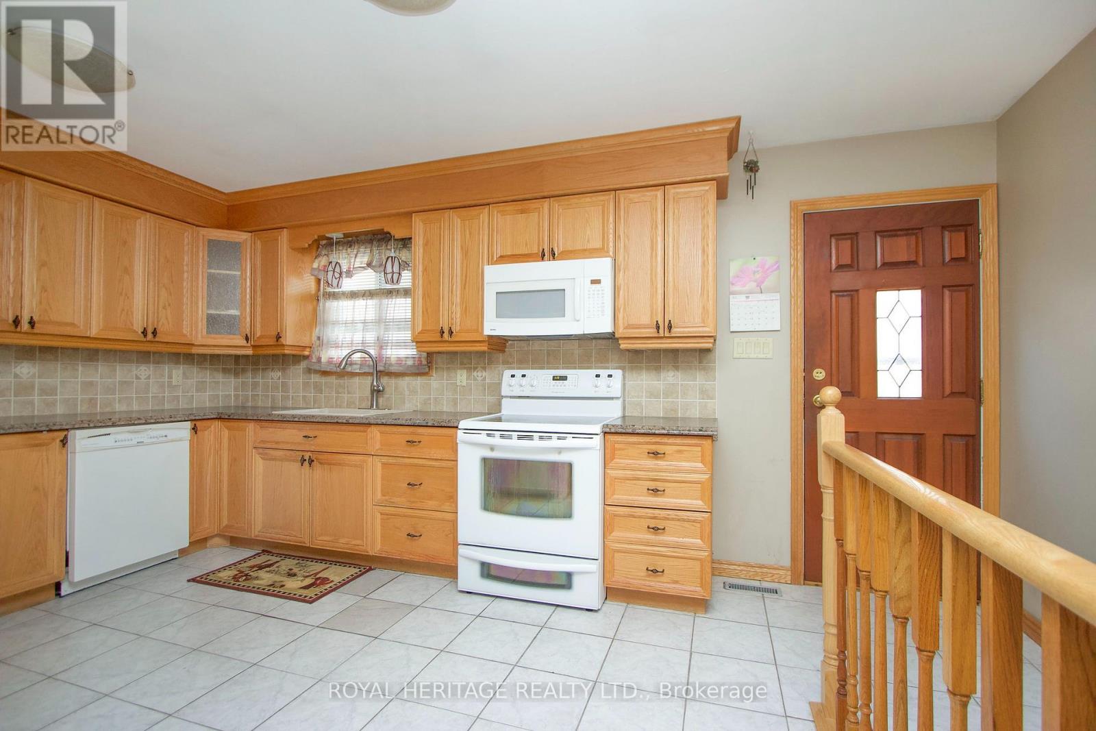 718 Annes Street, Whitby, Ontario  L1N 6B2 - Photo 8 - E13642860