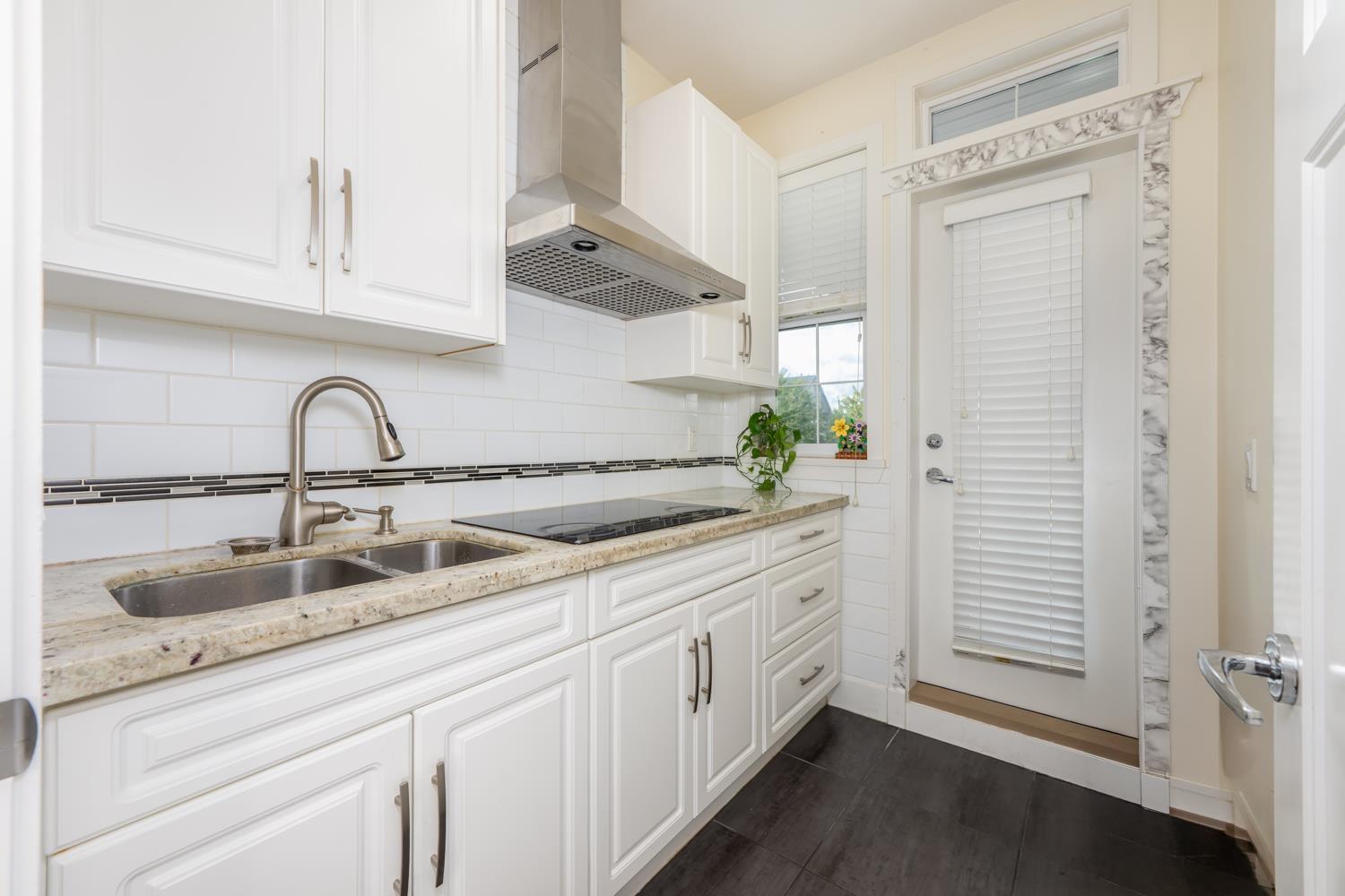 16148 28a Avenue, Surrey, British Columbia  V3Z 3Y6 - Photo 11 - R3153101