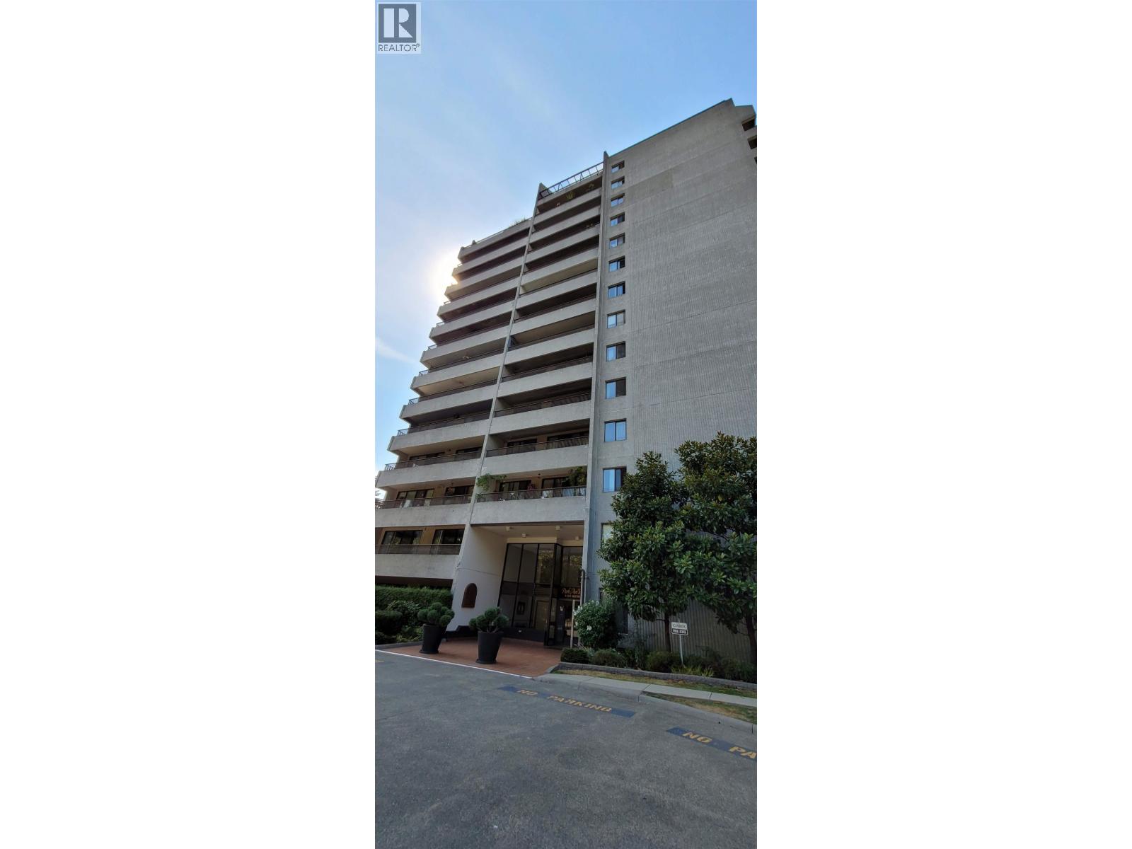 904 4194 MAYWOOD STREET, Burnaby, British Columbia