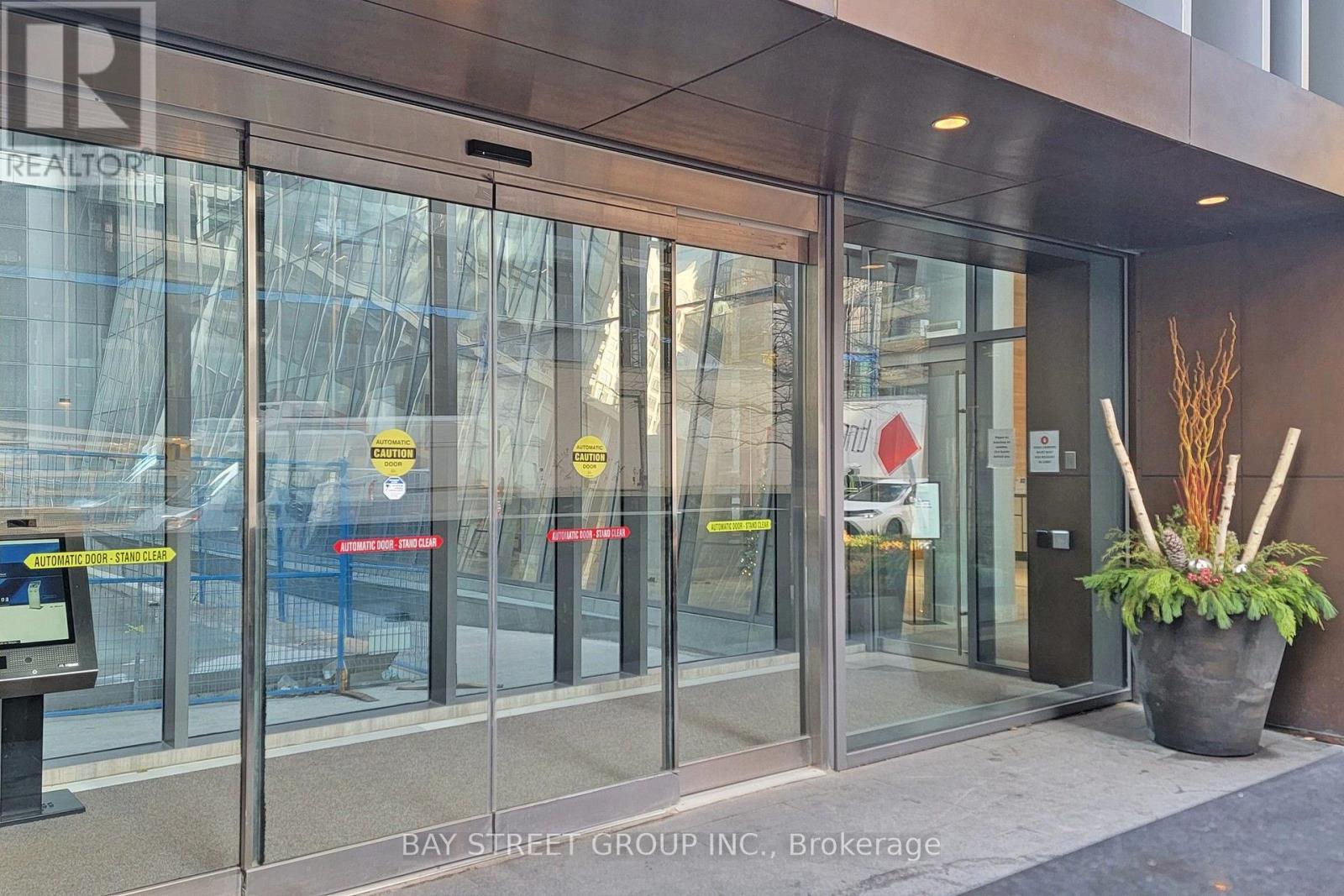 2205 - 50 Charles Street E, Toronto, Ontario M4Y 1T1 - Photo 4 - C13642832