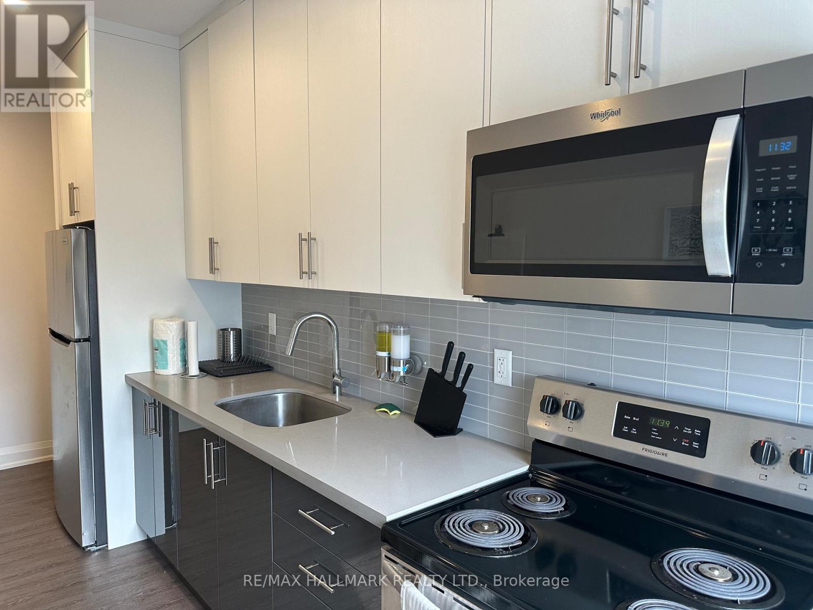 16 - 595 St Clair Avenue W, Toronto, Ontario  M6C 1A3 - Photo 7 - C13642874