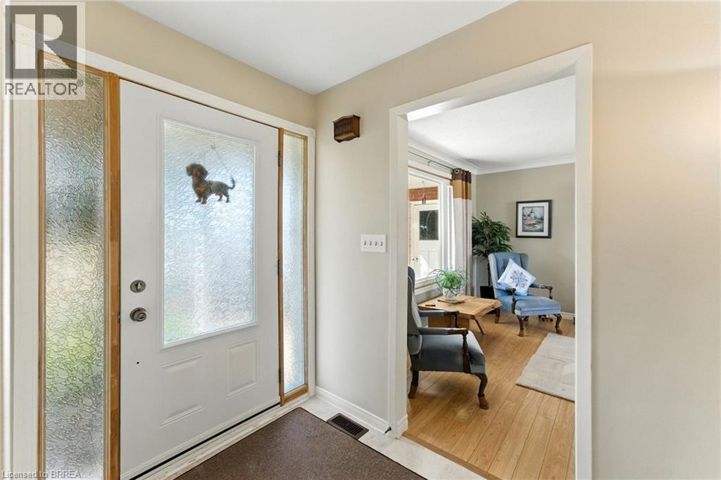 207 Robinson Road, Brantford, Ontario  N3T 5L7 - Photo 2 - 40835463