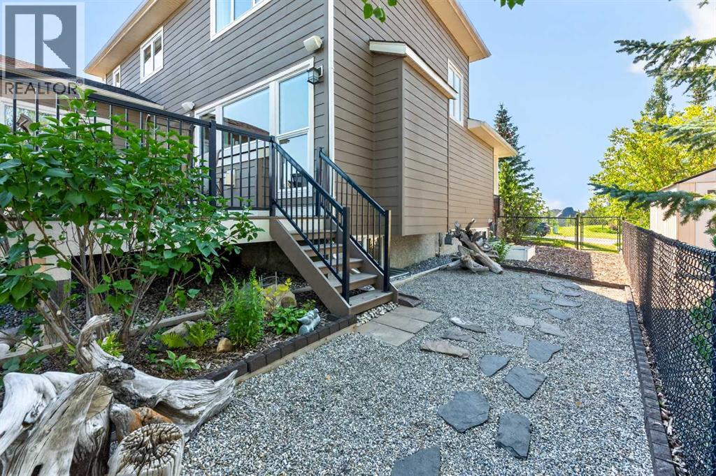 8 Monterra Cove, Cochrane Lake, Alberta  T4C 0G7 - Photo 36 - A2333865