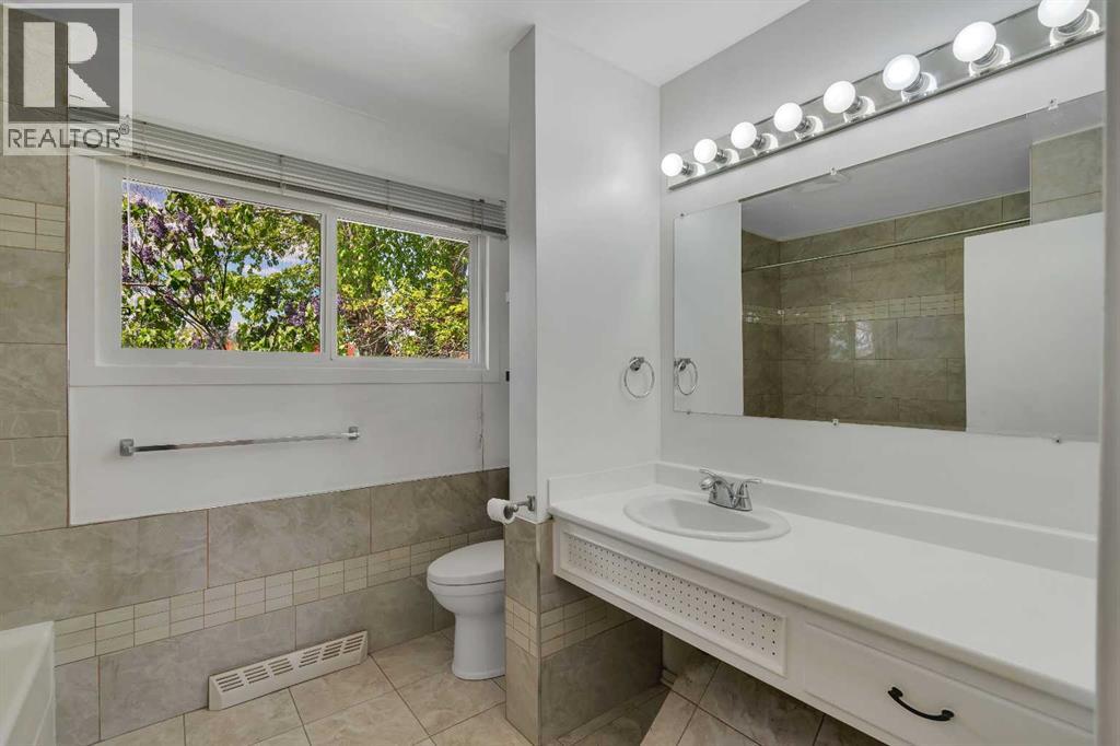 8432 Elbow Drive SW, Calgary, Alberta  T2V 1K8 - Photo 16 - A2333918