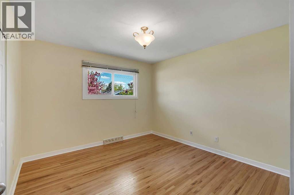 8432 Elbow Drive SW, Calgary, Alberta  T2V 1K8 - Photo 12 - A2333918