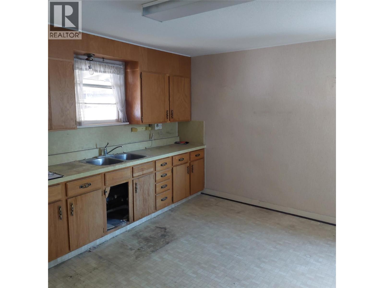 3220 35 Street, Vernon, British Columbia  V1T 6B7 - Photo 5 - 10372907