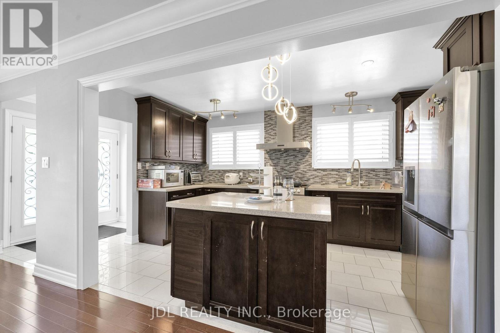 53 Southdale Drive, Markham, Ontario  L3P 1J6 - Photo 8 - N13642886