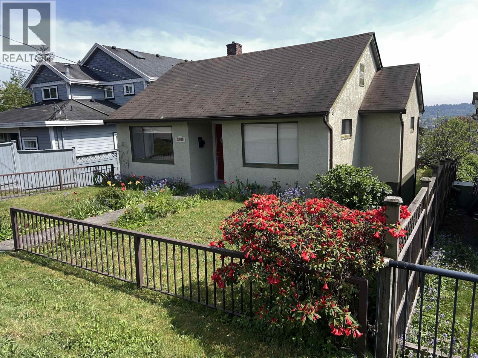 2206 Eighth Avenue, New Westminster, British Columbia  V3M 2V1 - Photo 2 - R3153229