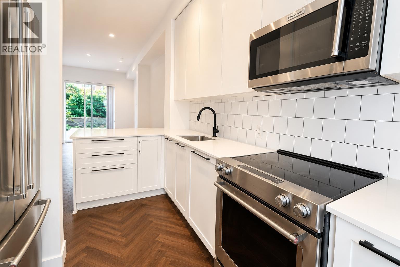 4 9735 University Crescent, Burnaby, British Columbia  V5A 0E8 - Photo 4 - R3153235