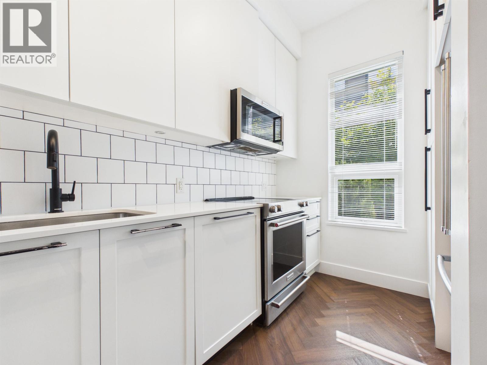 4 9735 University Crescent, Burnaby, British Columbia  V5A 0E8 - Photo 5 - R3153235