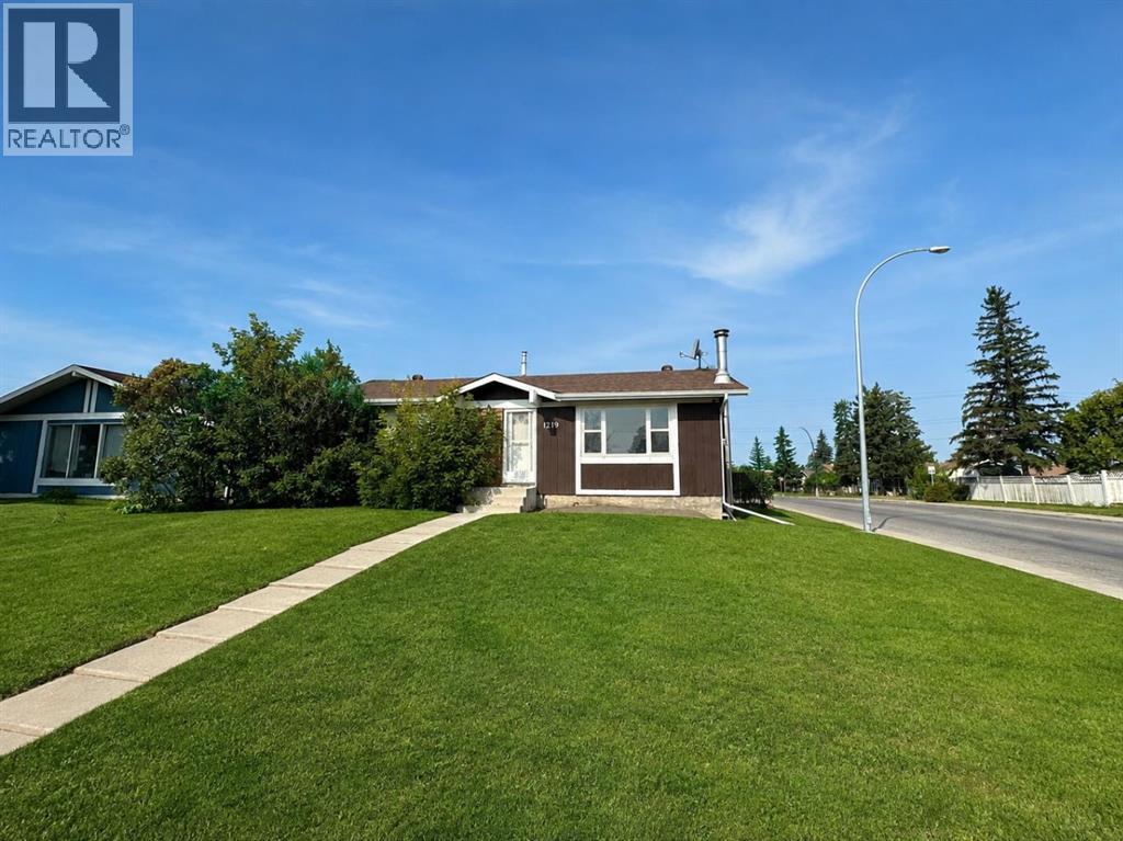 1219 68 Street NE, Calgary, Alberta  T2A 5K6 - Photo 1 - A2334379