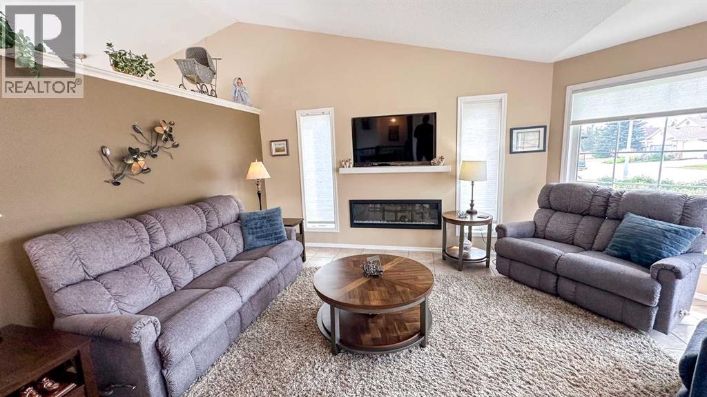 220 10 Avenue NE, Sundre, Alberta  T0M 1X0 - Photo 6 - A2334597