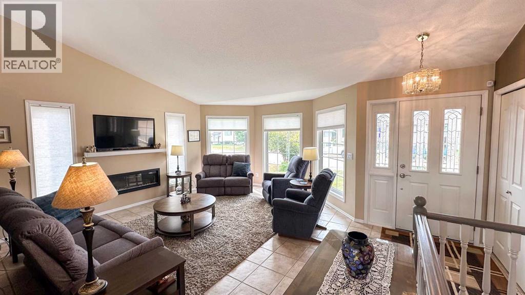 220 10 Avenue NE, Sundre, Alberta  T0M 1X0 - Photo 4 - A2334597