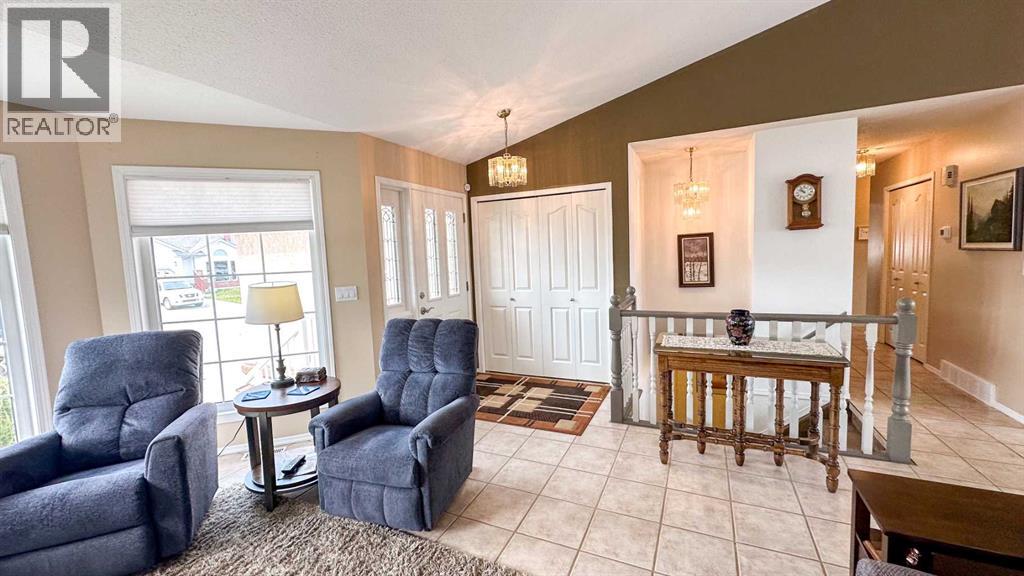 220 10 Avenue NE, Sundre, Alberta  T0M 1X0 - Photo 8 - A2334597
