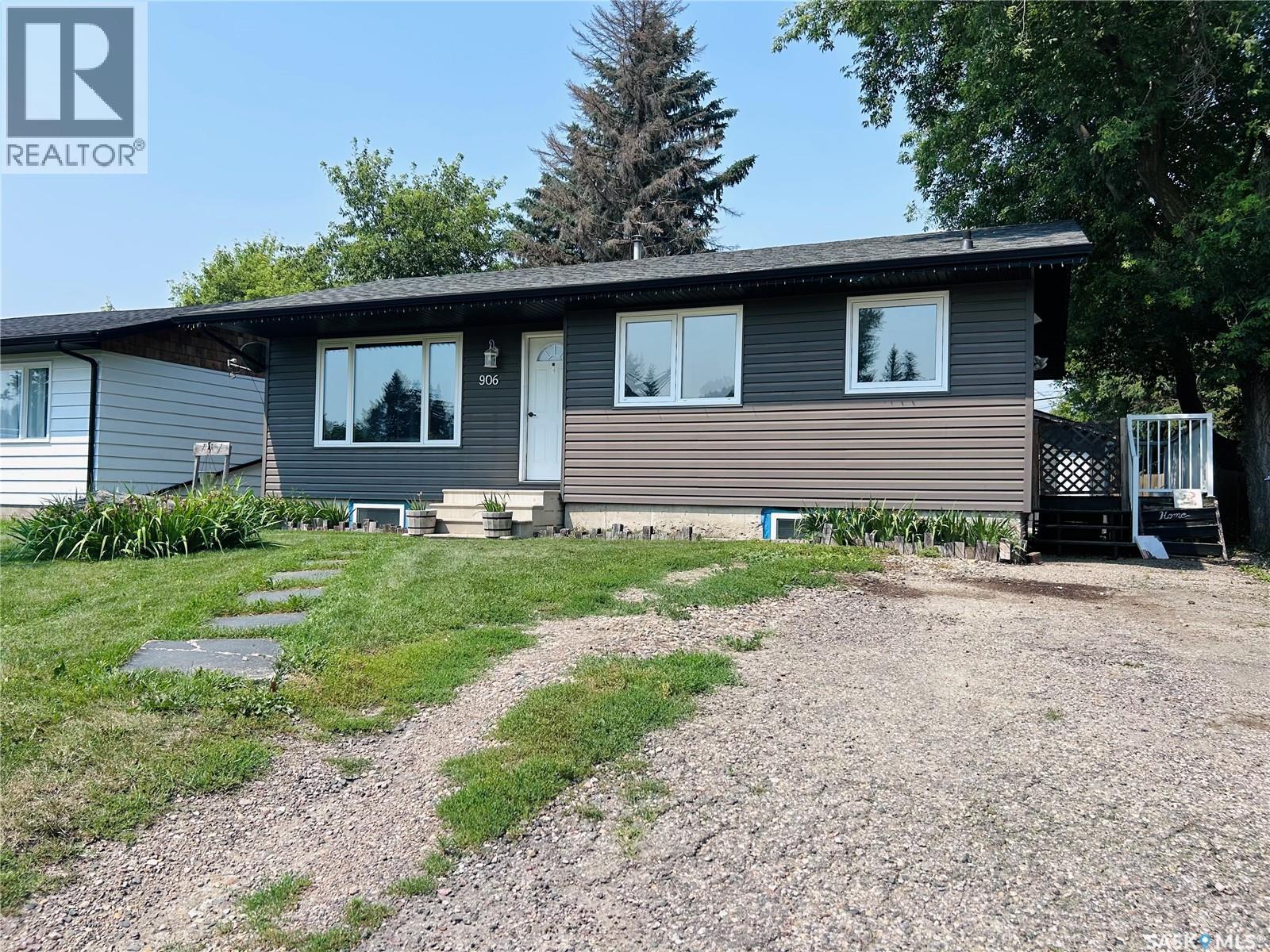 906 Ogilvie STREET, Moosomin, Saskatchewan