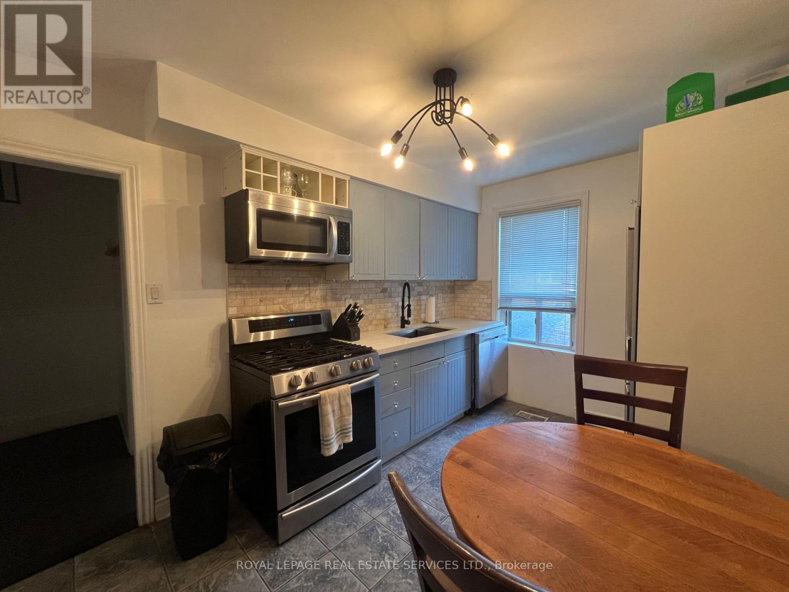 2nd Floor - 263 Grace Street, Toronto, Ontario  M6G 3A7 - Photo 6 - C13015226