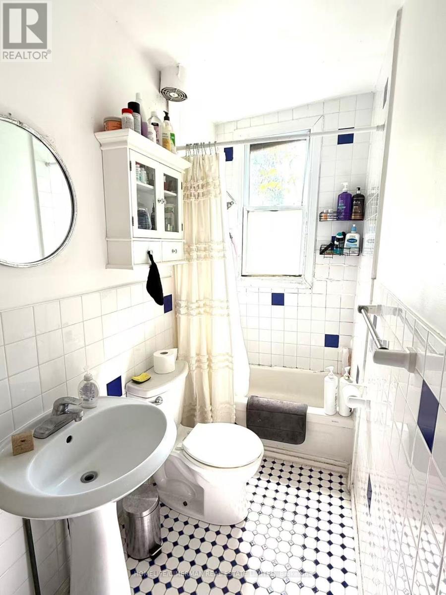 Upper - 6 Givins Street, Toronto, Ontario  M6J 2X6 - Photo 10 - C13642918