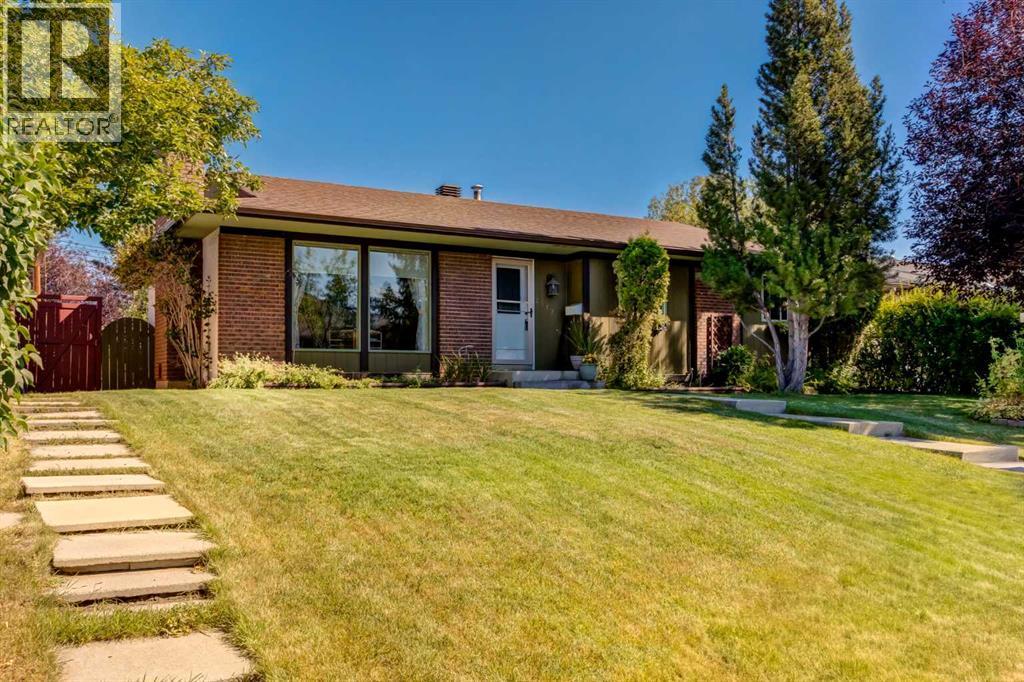 2512 106 Avenue SW, Calgary, Alberta