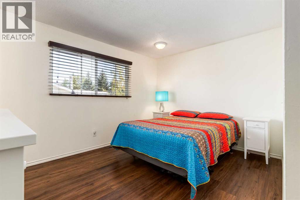 2512 106 Avenue SW, Calgary, Alberta  T2W 2H9 - Photo 11 - A2335121