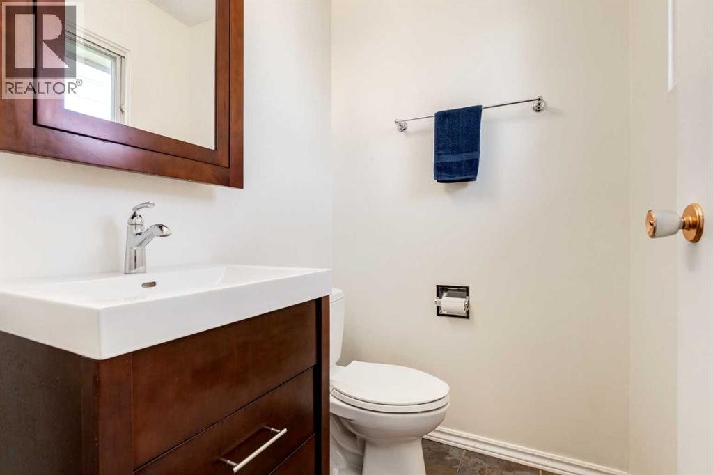 2512 106 Avenue SW, Calgary, Alberta  T2W 2H9 - Photo 14 - A2335121