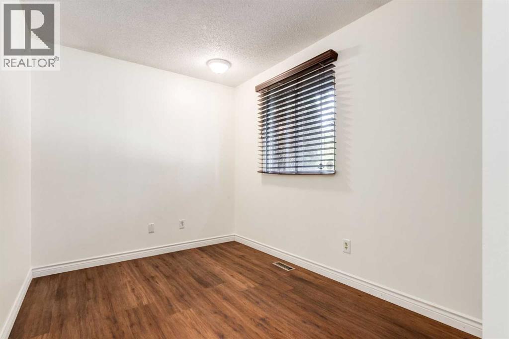 2512 106 Avenue SW, Calgary, Alberta  T2W 2H9 - Photo 18 - A2335121