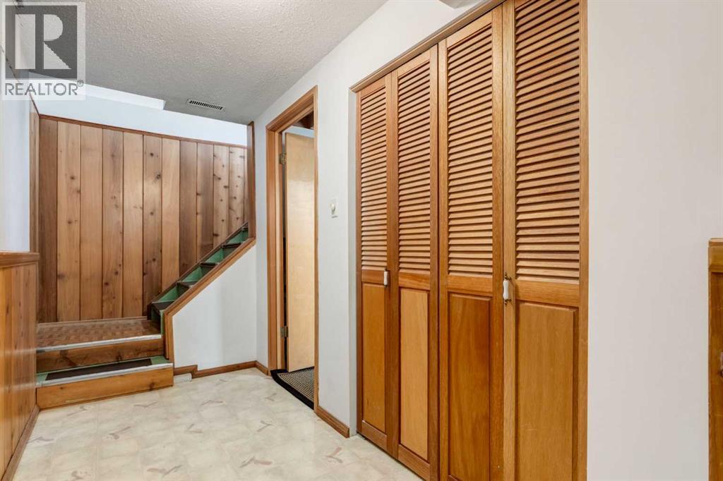 2512 106 Avenue SW, Calgary, Alberta  T2W 2H9 - Photo 22 - A2335121