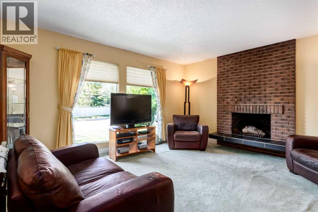 2512 106 Avenue SW, Calgary, Alberta  T2W 2H9 - Photo 4 - A2335121