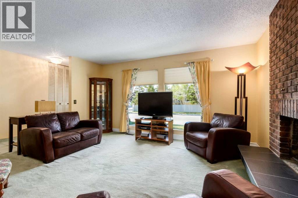 2512 106 Avenue SW, Calgary, Alberta  T2W 2H9 - Photo 5 - A2335121